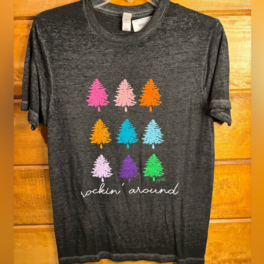 New Graphic Rockin around the Christmas tree Short Sleeve Tee shirt size small